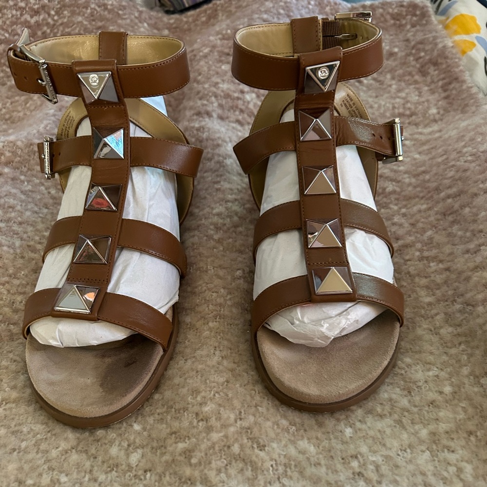Michael Kors brown size 9B in excellent condition.